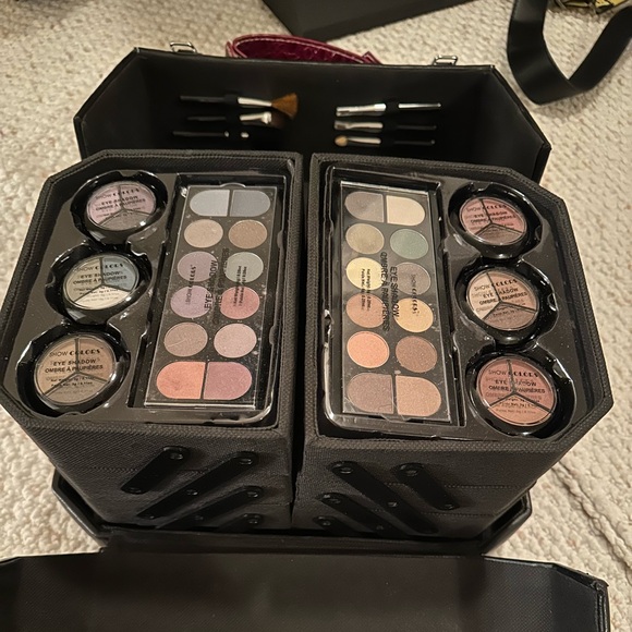 Brand new complete make up set kit case - Picture 1 of 9
